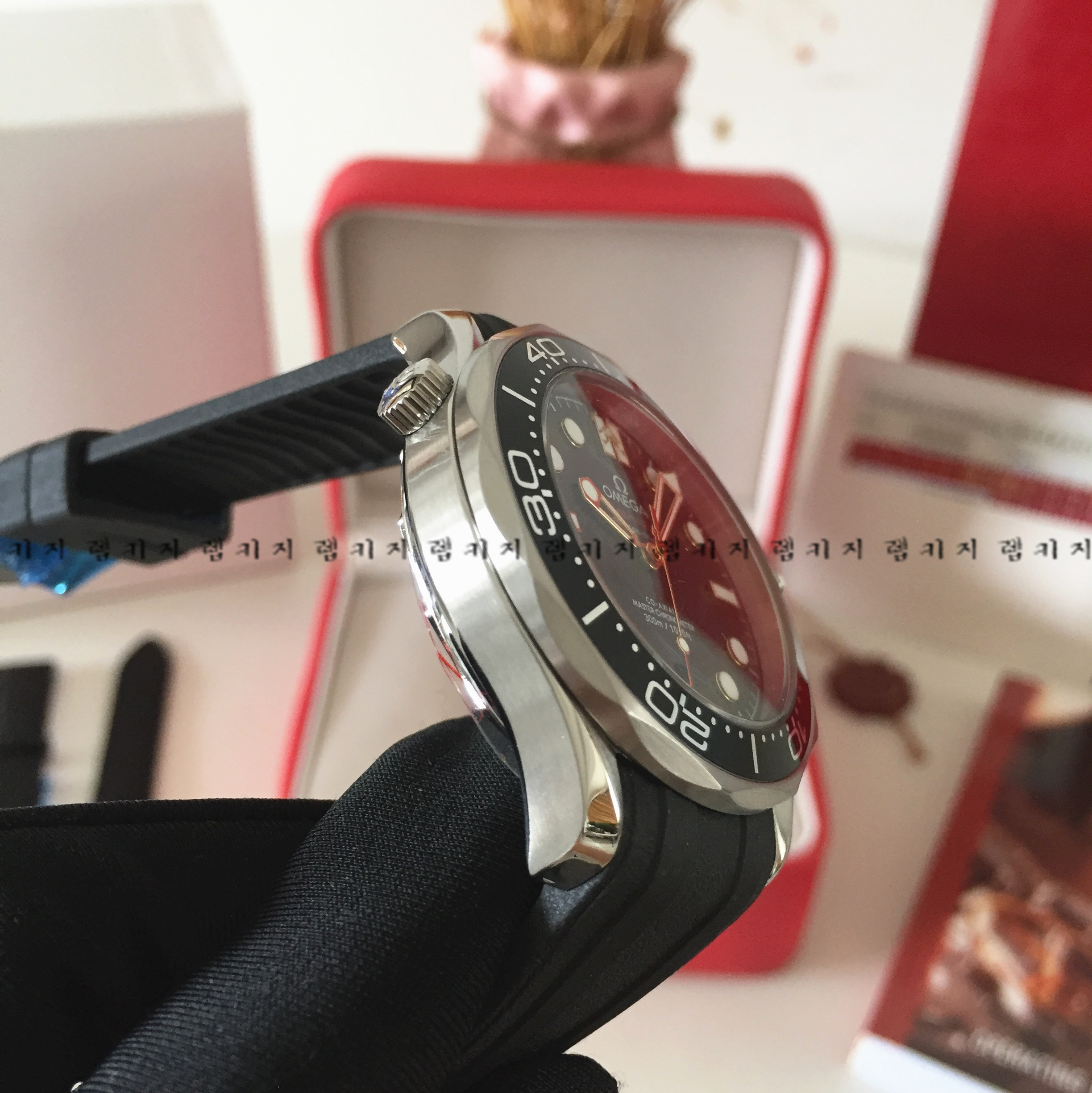 오메가 씨마스터 제임스본드 에디션 우레탄 + 가죽줄